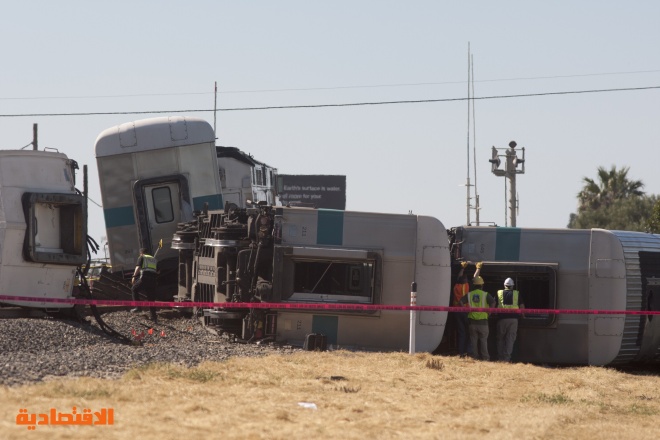 إصابة 28 شخصا إثر اصطدام قطار بشاحنة قرب لوس أنجليس