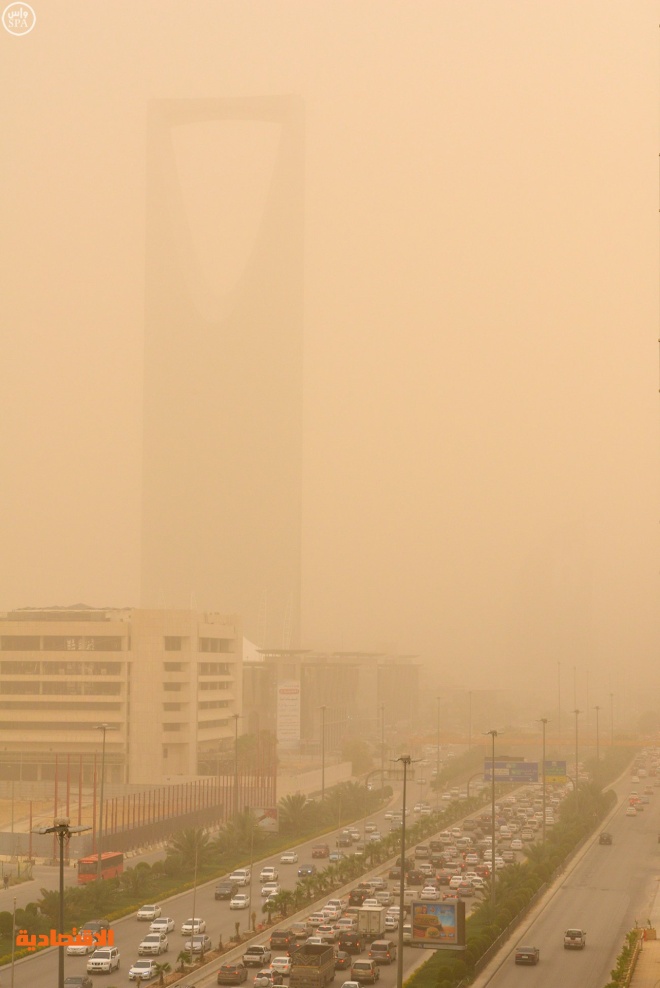 موجة غبار تجتاح العاصمة.. وتعليق الدراسة في الرياض والشرقية والقصيم