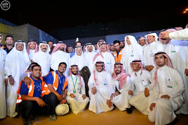 أمير الرياض يطلق "جزلة وسنعة" لحفر أنفاق "مترو الصحراء"