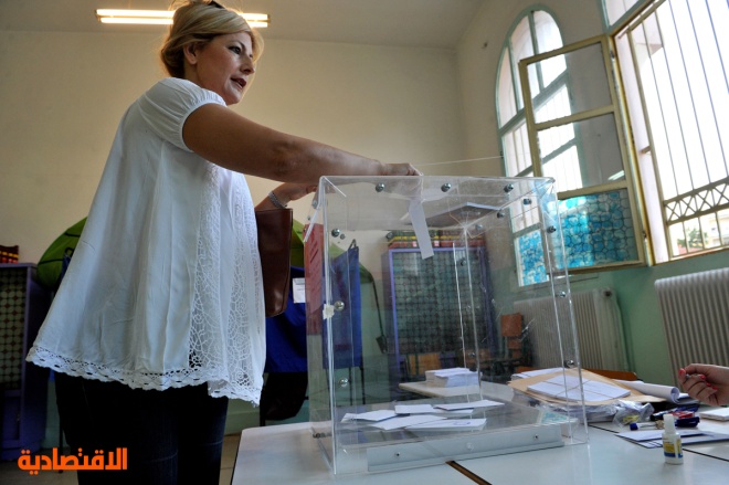 اليونان تفتح مكاتب التصويت للاستفتاء على شروط الدائنين