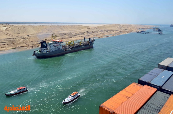 ثلاث سفن تعبر قناة السويس الجديدة في أول تشغيل تجريبي