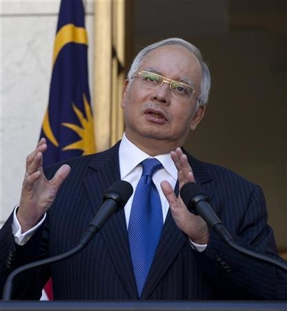 رئيس وزراء ماليزيا يقيل معاونه والمدعي العام على خلفية فضيحة مالية