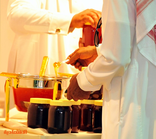 أكثر من 50 نحالاً يستعرضون منتجاتهم في المهرجان الدولي الثامن للعسل في منطقة الباحة