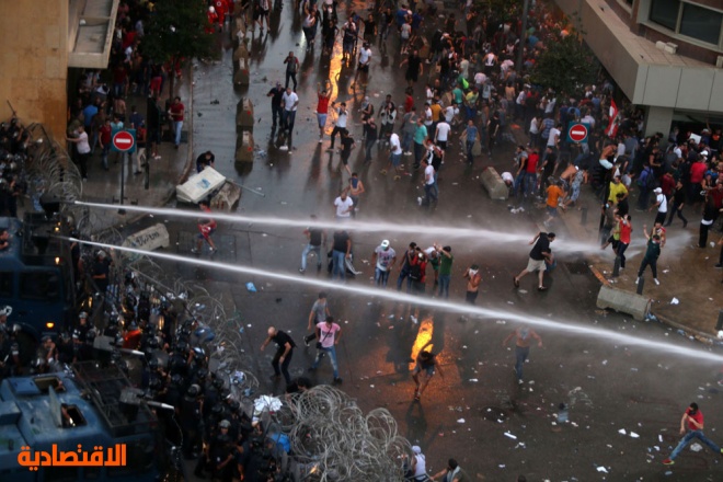 قصة مصورة: أعمال عنف في ثاني أيام الاحتجاجات في بيروت