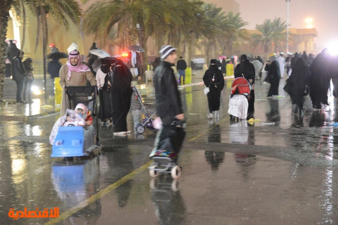 عدسة "الاقتصادية" ترصد الأمطار على مهرجان الجنادرية 31