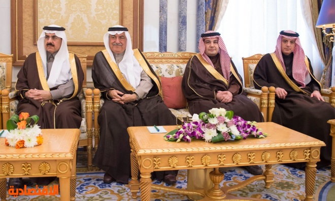الملك يبحث العلاقات السعودية الأمريكية مع عضو الكونجرس جون ماكين