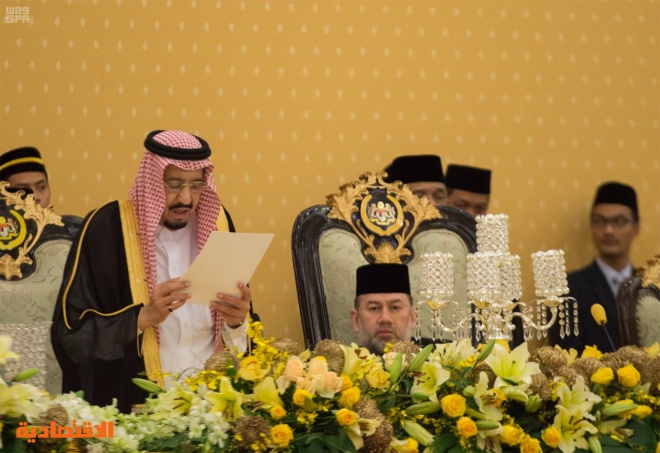 خادم الحرمين الشريفين يُشرّف حفل العشاء الذي أقامه ملك ماليزيا