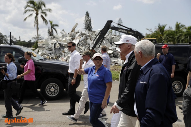 دونالد ترامب يتفقد ضحايا الإعصار في فلوريدا
