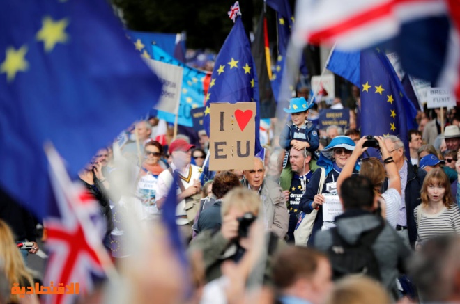 عشرات الآلاف يتظاهرون في لندن احتجاجا على الخروج من الاتحاد الأوروبي