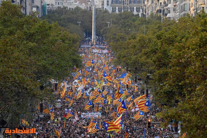 450 الف شخص يتظاهرون في برشلونة مطالبين بالاستقلال