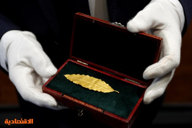 بيع ورقة غار ذهبية من تاج نابليون بمبلغ 625 ألف يورو في مزاد بفرنسا