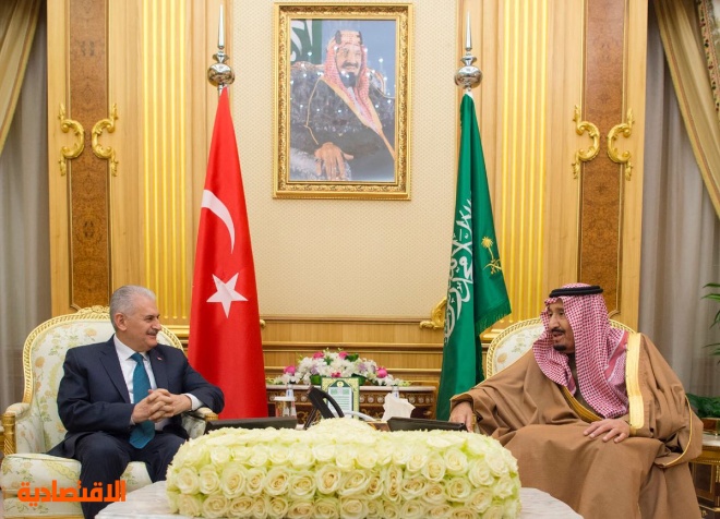 الملك يبحث مع رئيس الوزراء التركي مستجدات الأوضاع