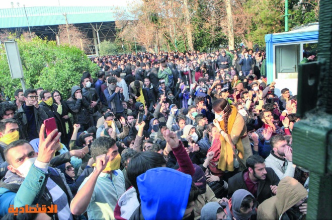  التظاهرات تجتاح شوارع إيران لليوم الثالث .. الفشل الاقتصادي يهز نظام الملالي 