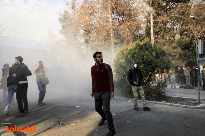 الشرطة تقتل متظاهرين بالرصاص في إيران