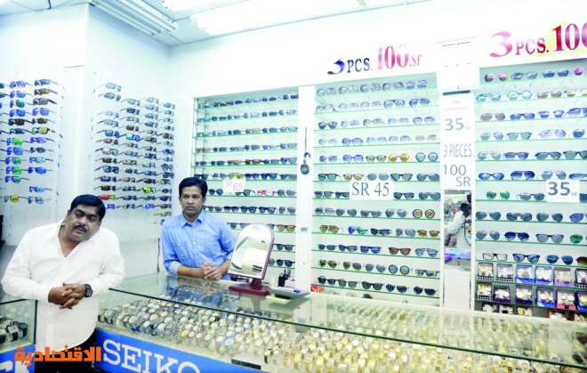 سوق «البصريات» في السعودية .. «منجم ذهب» لمصنعي النظارات المقلدة