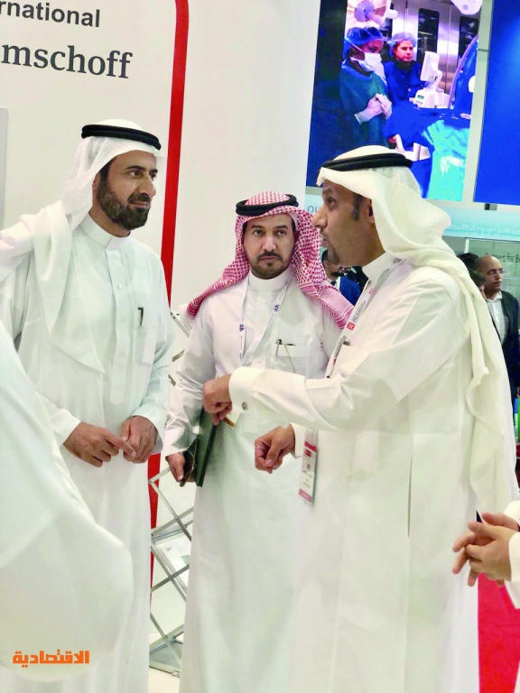 نائب حاكم دبي ووزير الصحة يزوران جناح مجموعة د. سليمان الحبيب في معرض الصحة العربي
