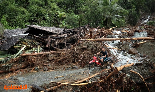 ارتفاع ضحايا عاصفة سانبا الاستوائية في الفلبين إلى 13 قتيلًا