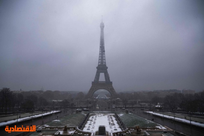 إغلاق برج إيفل في باريس بسبب الثلوج