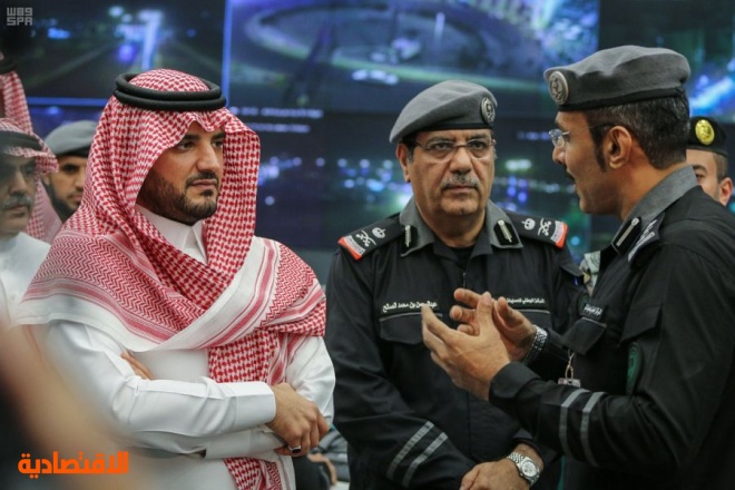 وزير الداخلية يتفقد مركز العمليات الأمنية الموحدة في مكة المكرمة