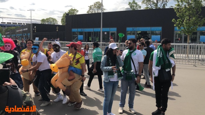 توافد الجماهير السعودية إلى ملعب لوجنبكي لمؤازرة المنتخب السعودي أمام نظيره الروسي