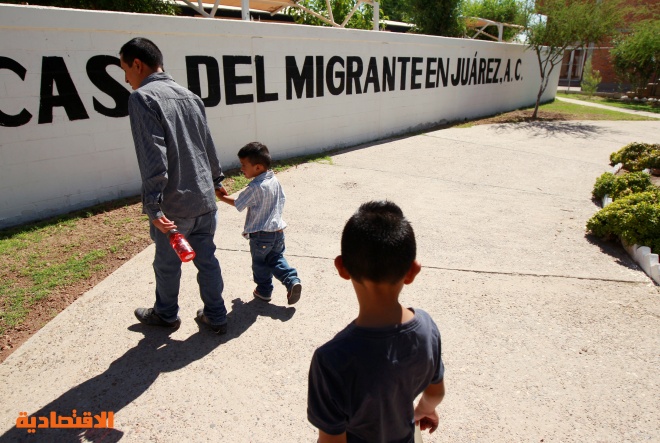 عقبات ومعاناة للآباء والأطفال على الحدود الأمريكية