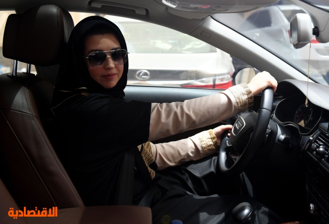 قيادة المرأة.. فرحة وحالة مرورية مطمئنة