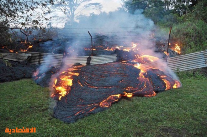 الحمم البركانية تطمر منطقتين سكنيتين في هاواي