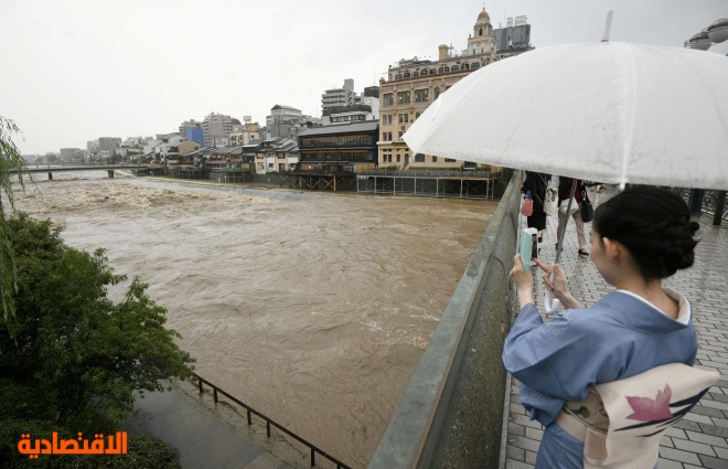 إجلاء مئات الآلاف في اليابان وسط هطول غير مسبوق للأمطار
