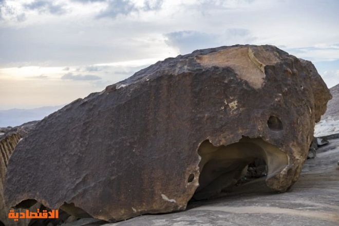 كهوف ومغارات جبل شدا في الباحة يعود تاريخها إلى 3000 سنة