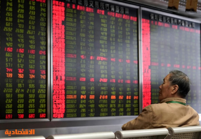 تراكم الأخبار السلبية يهوي بالأسهم الصينية