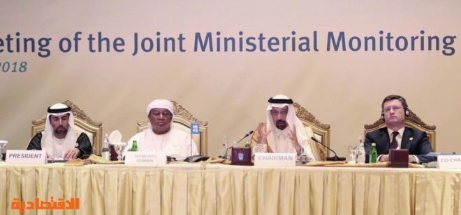 السعودية تخفّض صادراتها النفطية 500 ألف برميل يوميا في ديسمبر