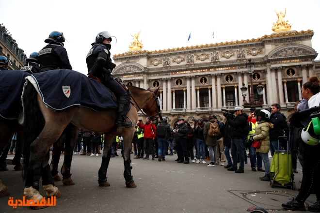 آلاف من محتجي "السترات الصفراء" يخرجون إلى شوارع فرنسا