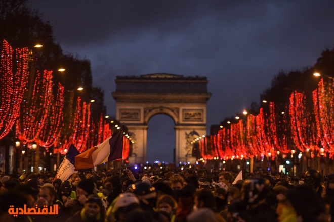 عدوى «السترات الصفراء» تمتد إلى أوروبا .. والاحتجاجات تهز باريس من جديد 