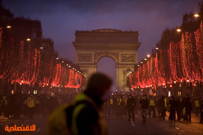 عدوى «السترات الصفراء» تمتد إلى أوروبا .. والاحتجاجات تهز باريس من جديد 