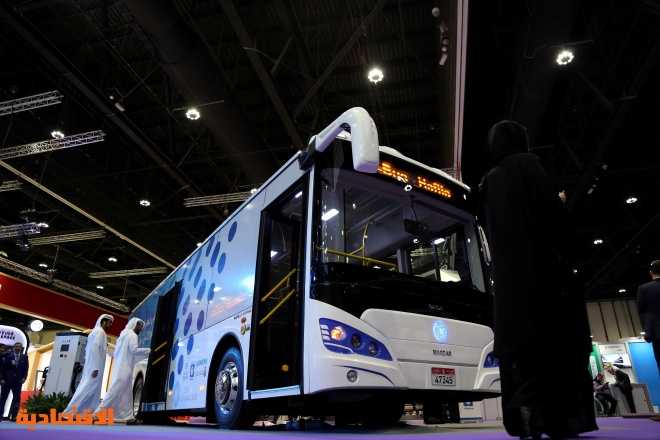 شركة "مصدر" بأبوظبي تدشن أول حافلة كهربائية كليا في المنطقة