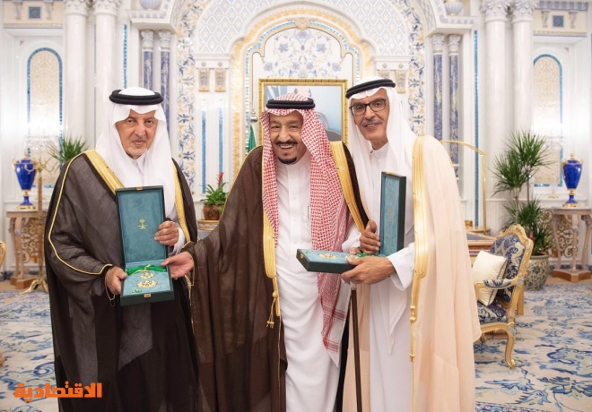 الملك سلمان يمنح الأمير خالد الفيصل والأمير بدر بن عبد المحسن وشاح الملك عبد العزيز صحيفة الاقتصادية