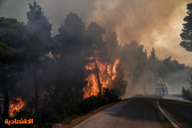 ارتفاع درجات الحرارة  يشعل الغابات في اليونان وقبرص