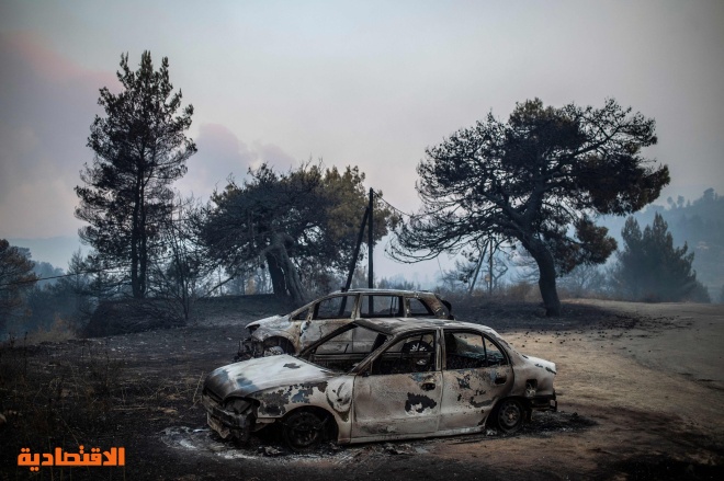 حريق هائل يحول 2500 هكتار من غابات الصنوبر المحمية في اليونان إلى رماد