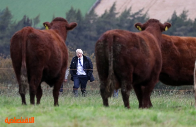 بوريس جونسون يزور مزرعة "دارنفورد" في إسكتلندا