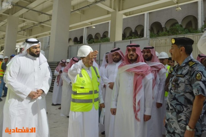 نائب أمير مكة يقف على آخر أعمال التوسعة السعودية الثالثة للمسجد الحرام