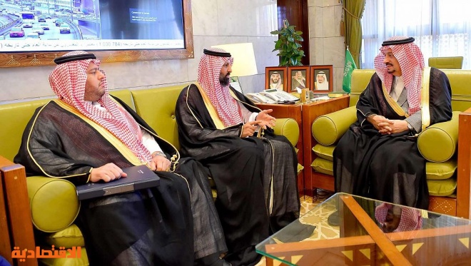 خلال لقاء مع أمير الرياض.. رئيس هيئة السوق المالية يشير إلى التمركز المالي للعاصمة وترقب العالم خلال طرح أرامكو
