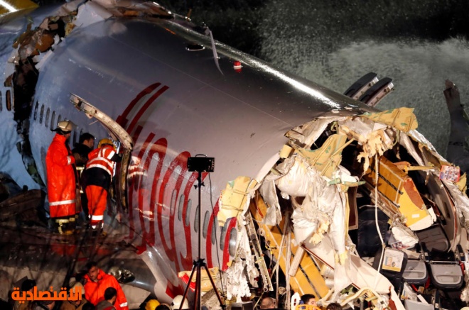 انشطار طائرة في إسطنبول إلى 3 أجزاء وإصابة 52 راكبا