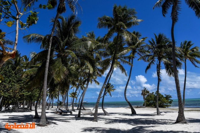 شواطئ مدينة ميامي الأمريكية تبدو خالية من السياح مع تزايد انتشار فيروس كورونا