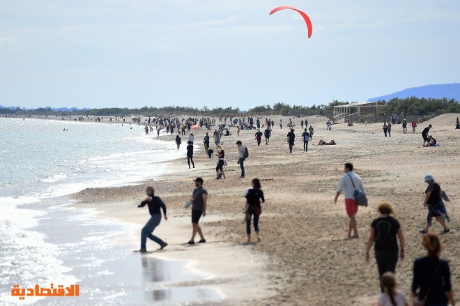 فرنسا تعيد فتح شواطئ الريفيرا بشروط