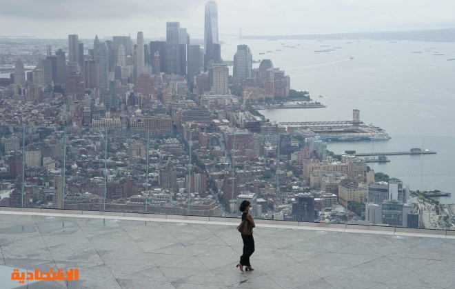 إعادة افتتاح منصة إيدج في نيويورك للجمهور بعد إغلاقها بسبب تفشي كورونا و يبلغ طولها أكثر من 1100 قدم وهي خامس أطول منصة مراقبة في العالم