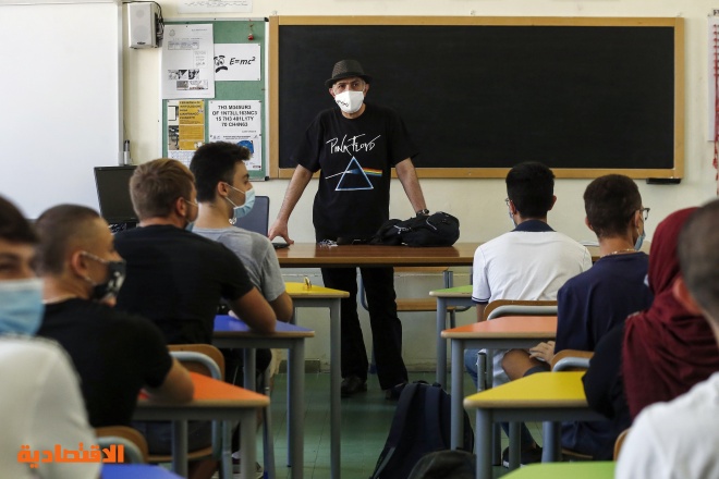 مدارس إيطاليا تفتح أبوابها اليوم بعد ستة أشهر من الإغلاق بسبب كورونا 