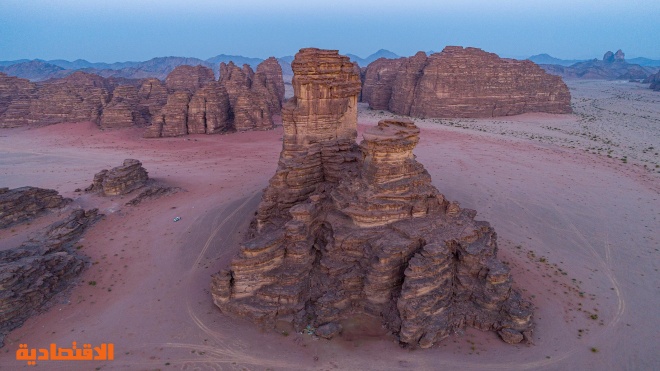 جبال من الأحجار الرملية في صحراء حسمى