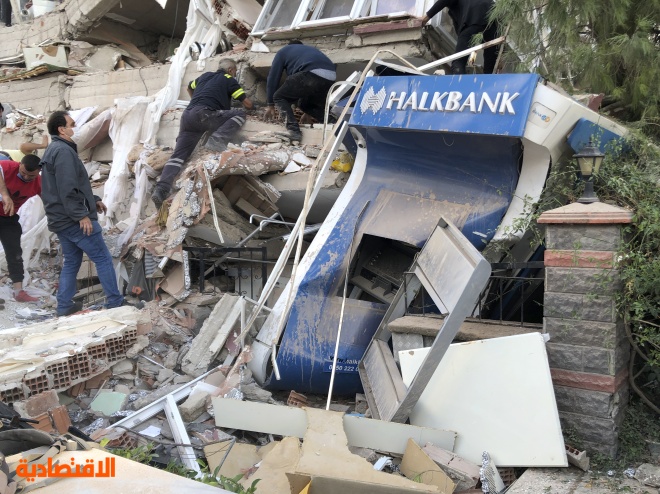 ارتفاع حصيلة زلزال تركيا إلى 12 قتيلا وأكثر من 400 جريح