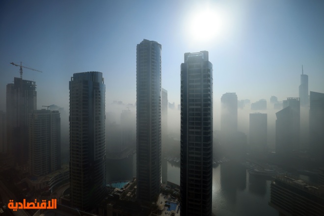  ناطحات السحاب وسط الضباب في دبي 