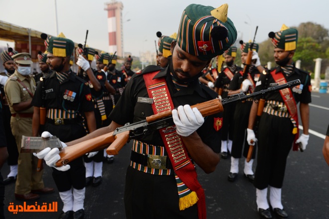 عسكريون خلال البروفات النهائية لاحتفالات الهند بيوم الجمهورية 